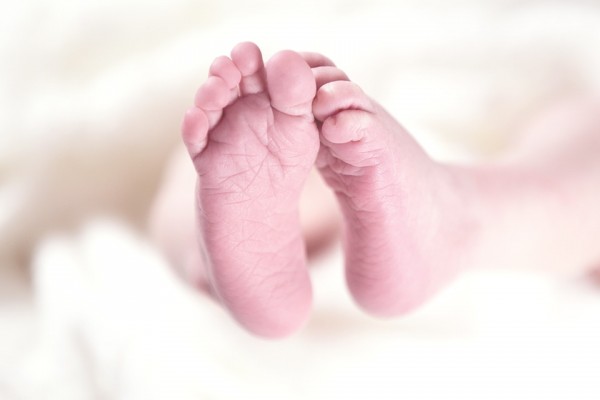 1歳半で乳歯ゼロ…赤ちゃんに“菜食主義”を強要して栄養失調にさせた両親に「虐待」と怒りの声殺到 | ニコニコニュース