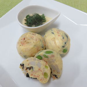 レンジで簡単!里芋の巾着卵~ガリと昆布のソース添え~ : yomiDr. / ヨミドクター(読売新聞)