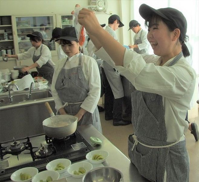 日清医療食品が大竹栄養専門学校で特別授業、少子高齢化の中で即戦力の栄養士教育のため産学連携｜食品産業新聞社ニュースWEB