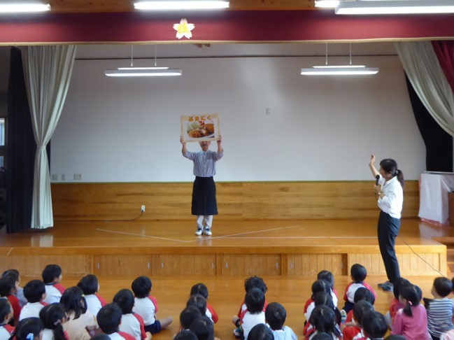 宮崎県の幼稚園の園児 約150人にクイズやたいそうで楽しく食育！｜宮崎県食肉事業協同組合、全国食肉事業協同組合連合会のプレスリリース