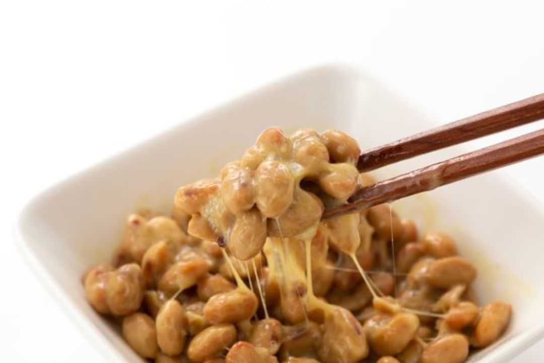 納豆「毎日1パック食べる」と“死亡リスクが2割低下”…でも納豆の何が体にいいの？担当者に聞いた - FNN.jpプライムオンライン