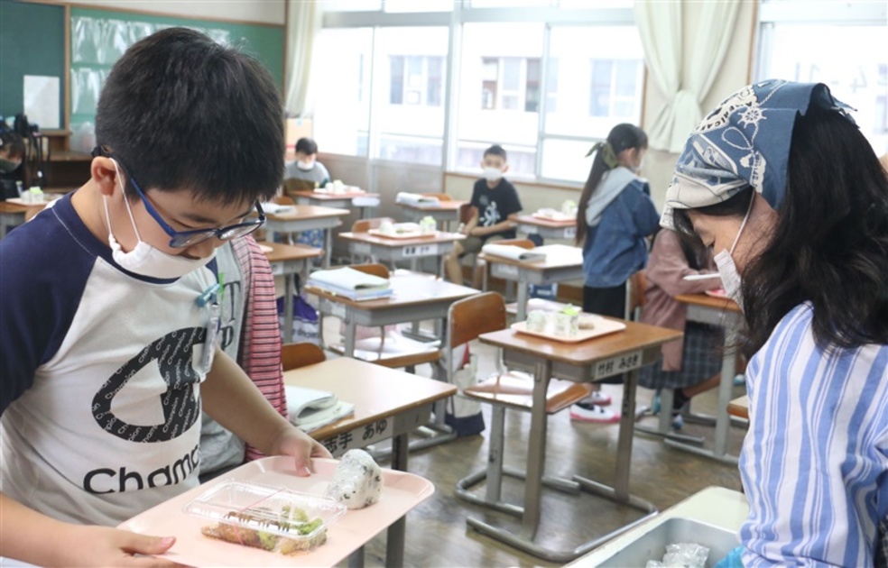 給食の食べ物を個別包装 大分市の小中学校、「衛生的」と好評|【西日本新聞ニュース】