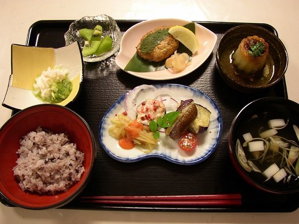 ここは料亭...？いいえ、眼科です　あまりに豪勢すぎる病院食が話題に→こだわりの理由を広報に聞いた - コラム - Jタウンネット　神奈川県