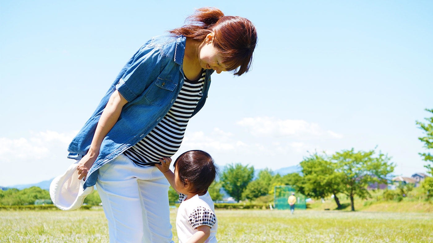 妊娠中の母親の魚摂取量が、出生後の子どもの微細運動などに関連