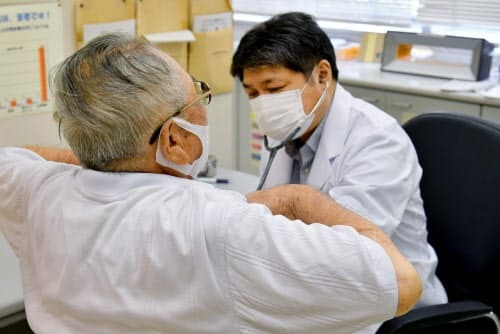 要介護リスク、15の質問で発見 「フレイル健診」開始