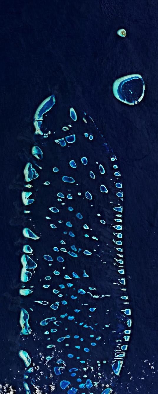 広がるマイクロプラスチック汚染　海からも空からも