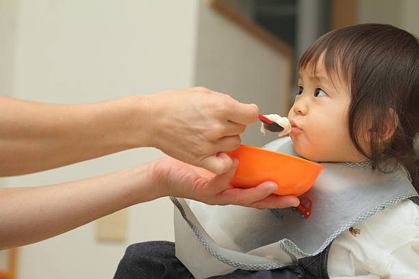 【管理栄養士監修】離乳食を食べないのはなぜ？　月齢別の対処法 | マイナビウーマン子育て