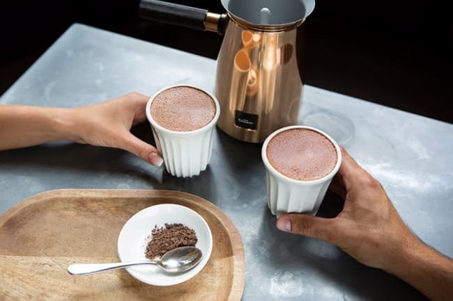 家で本格チョコドリンク　英国発の「ベルベタイザー」