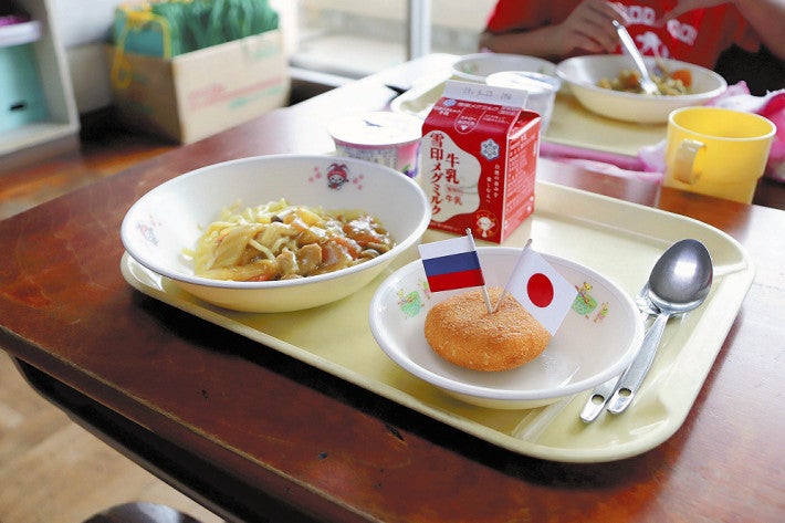 「牛丼は実は豚丼」「カレーに肉なし」と疑われた県内最安の給食費、12年ぶり値上げ : 社会 : ニュース : 読売新聞オンライン