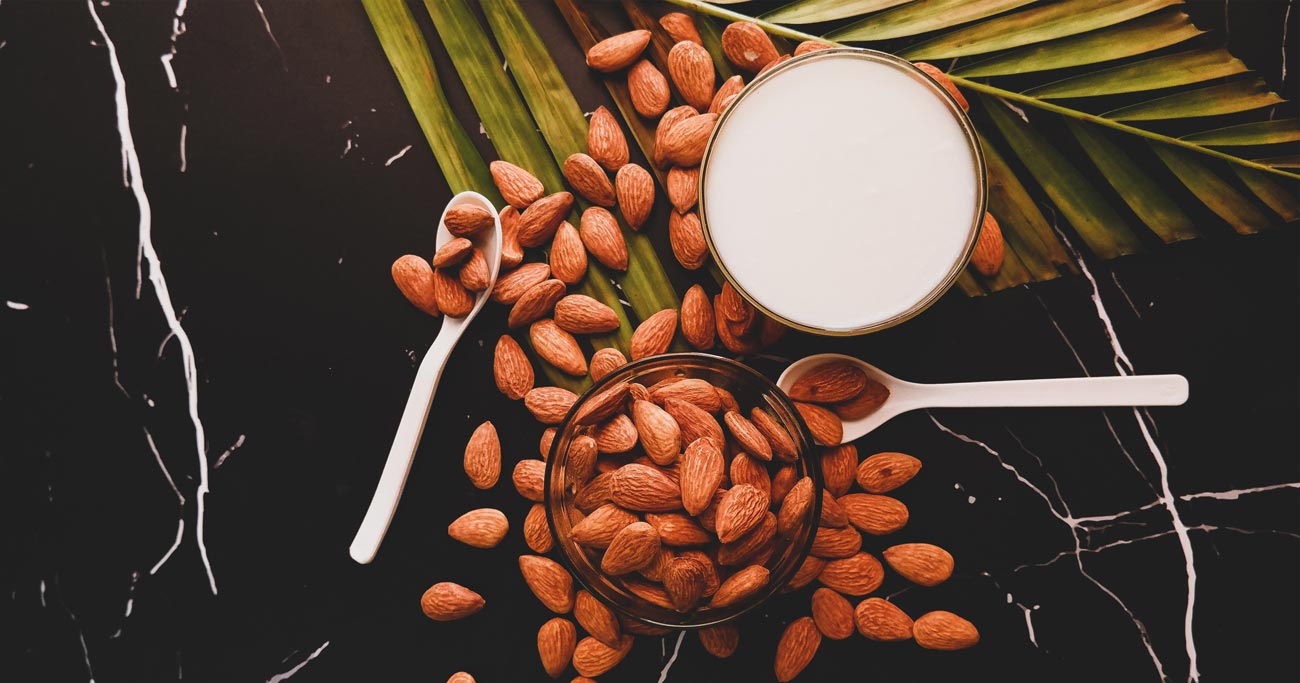 アーモンドにオーツ…「意識高い系ミルク」が健康管理とダイエットにお勧めな理由 | ストレスフリーな食事健康術 岡田明子 | ダイヤモンド・オンライン