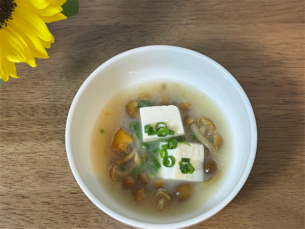 【牛乳消費レシピ】「え、牛乳で減塩⁉」…味噌を半分にして牛乳で補う「減塩ミルクみそ汁」試してみた！ (2022年7月11日) - エキサイトニュース