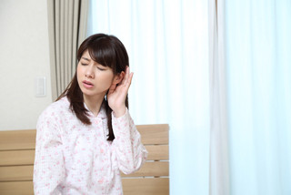 大人が罹る中耳炎の症状や原因、なりやすい人の特徴を医師に聞く (1) 鼻の調子が悪いときのフライトで中耳炎に? | マイナビニュース