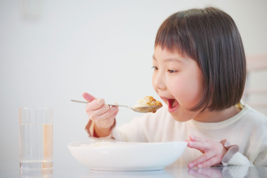 「食べると胃袋は大きくなる」の噂は本当？　子どもの食べる力の維持に必要なこと | THE ANSWER
