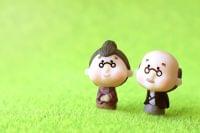 65歳以上が抱える健康不安……3位は「ガン」、2位は「生活習慣病」、1位は? | ニコニコニュース