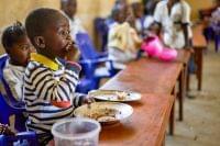 休校で給食を失った3億7000万人の子どもたちの未来―国連WFPとユニセフの共同プレスリリース:時事ドットコム