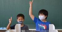 手話を学ぼう‼ コロナで無言の給食時間に 大分の小学校 - 毎日新聞