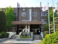 学校給食で３４５３人食中毒の八潮市、児童生徒らにパン提供　当分は弁当を持参、給食再開はめど立たず