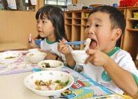 オーガニック給食 園児らペロリ　鶴来学園 専門家から学び提供：北陸中日新聞Web