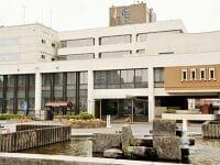 小学校の給食に賞味期限切れドーナツ 6年生の卒業祝い、特別給食で提供 児童2人が食べる/朝霞市