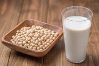 豆乳生産量 2021年は減少に転じる 外食需要・コンビニ利用者の減少など影響/日本豆乳協会｜食品産業新聞社ニュースWEB
