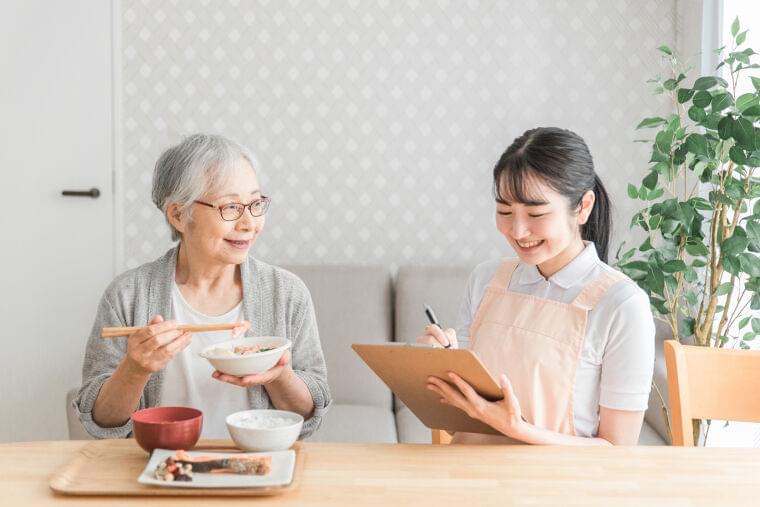 老健の管理栄養士の仕事内容とは?やりがいや1日の流れも紹介