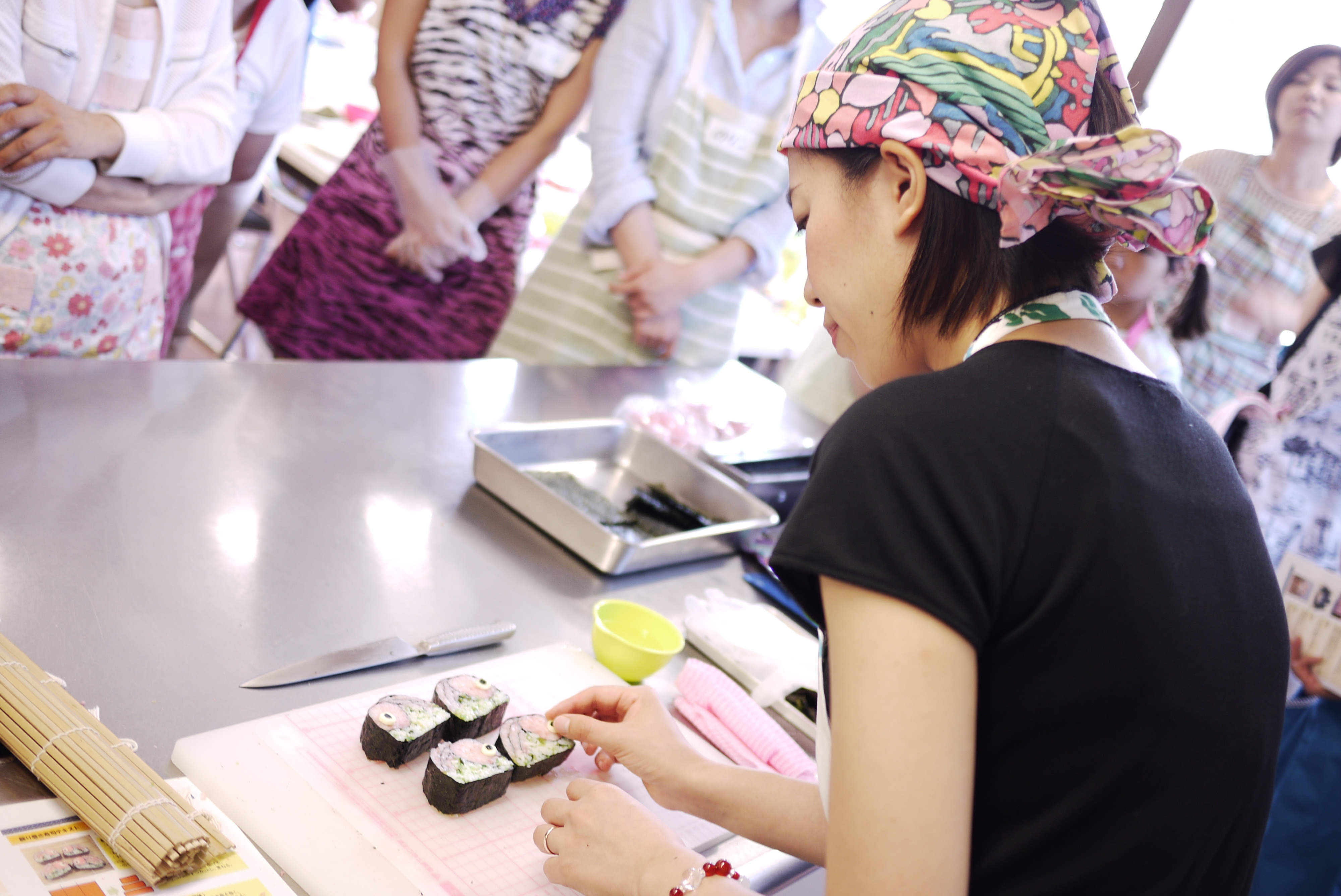 以前、開催していた飾り巻き寿司教室の様子(現在は、お休み中)