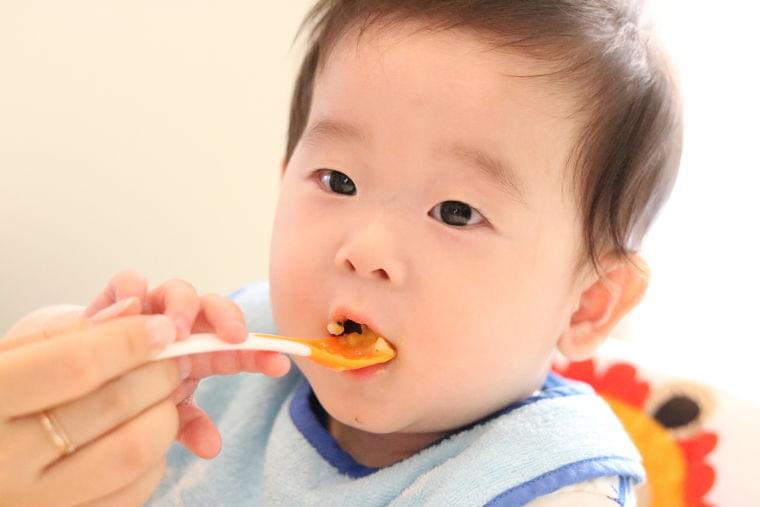 スプーンを使った離乳食の食べさせ方 コラム Eatreat スプーンを使った離乳食の食べさせ方 コラム Eatreat