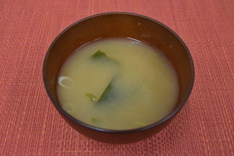 【レシピ】わかめとねぎの味噌汁