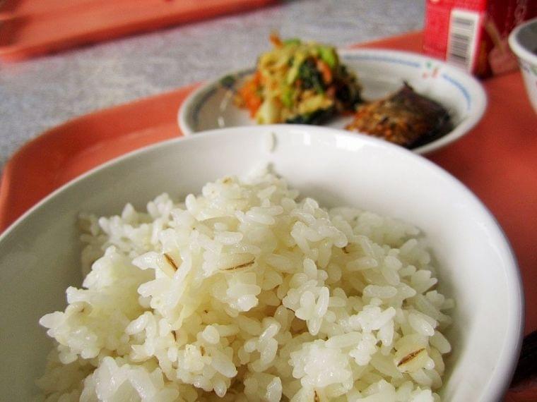 学校栄養士の仕事とは 学校給食での食育についても コラム Eatreat 学校栄養士の仕事とは 学校給食での食育についても コラム Eatreat