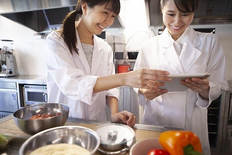 転職 就活活動に役立つ 管理栄養士 栄養士の働き方 仕事内容 各種キャリア構築を紹介 コラム Eatreat 転職 就活活動に役立つ 管理栄養士 栄養士の働き方 仕事内容 各種キャリア構築を紹介 コラム Eatreat