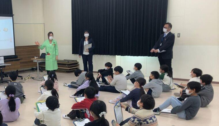 <カゴメ、町田市教育委員会、町田市公立小学校栄養教諭による3者共同開発>野菜摂取量推定機『ベジチェック®』を活用した食育授業で児童の野菜摂取の改善を確認|カゴメ株式会社のプレスリリース