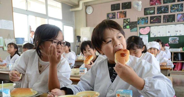 給食でG7学ぶ 堺市の小学校で各国料理 - イザ!