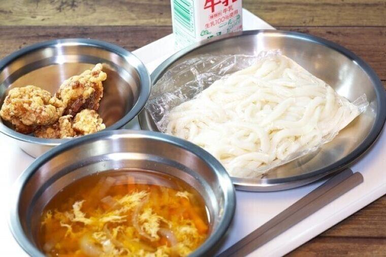 ソフト麺、わかめご飯、キムタクご飯…思い出に残っている「給食の一品」 | マイナビニュース