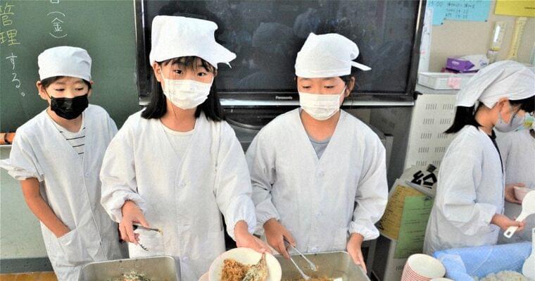 みんなの給食:神奈川県二宮町 相模湾のサバを使い 小ぶりでも新鮮でおいしい | 毎日新聞