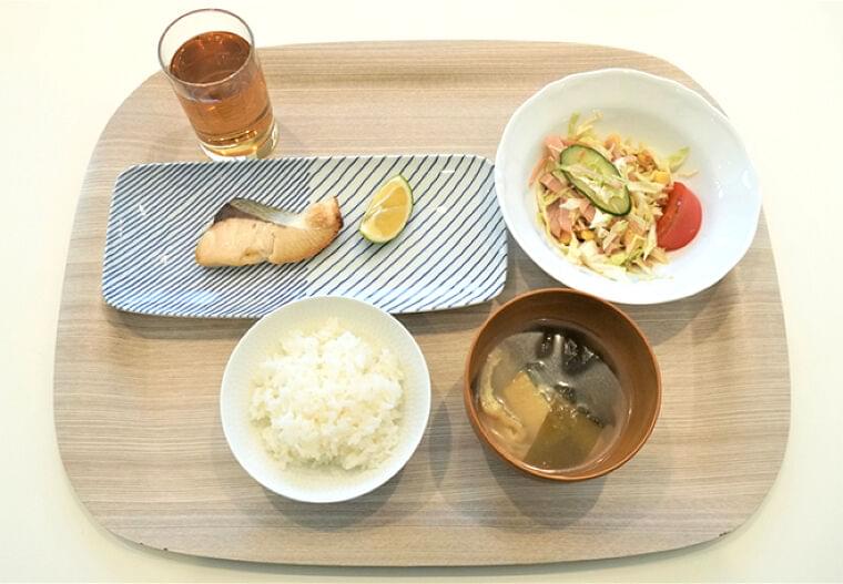 地域連携プロジェクト「KIRA KIRA食育授業」の発表会を開催、児童が地場産物を活用した献立を発表/LEOC | 食品産業新聞社ニュースWEB