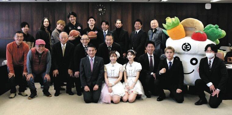 食育の大切さ、給食で再確認 地元出身の著名人や農家ら協力 八王子市長に活動報告:東京新聞 TOKYO Web