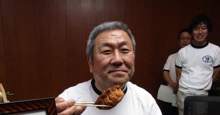 「津ぎょうざ」100年フードに認定 給食メニュー、長さ15㎝ | 毎日新聞