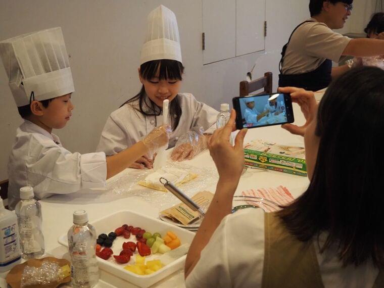 テーブルマーク「BEYOND FREE」料理教室開く、食物アレルギーを持つ子にファーストスイーツ体験 | 食品産業新聞社ニュースWEB