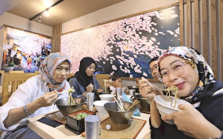 4階建てビル全てが「ハラール食」レストラン、すきやき・ラーメン対応…ムスリム「和牛食べられてうれしい」 | ヨミドクター(読売新聞)