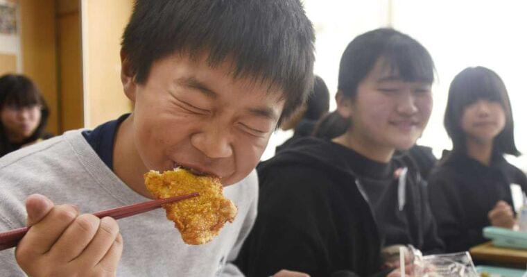 ファミチキ6千個を給食に無料提供 ファミリーマート、1号店出店の埼玉・狭山の公立小に - 産経ニュース