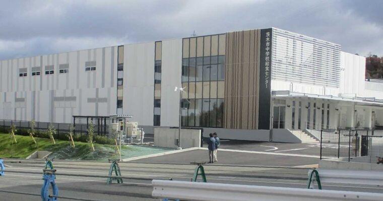 大阪・茨木の中学校で無償給食開始 センターで一括調理 - 産経ニュース