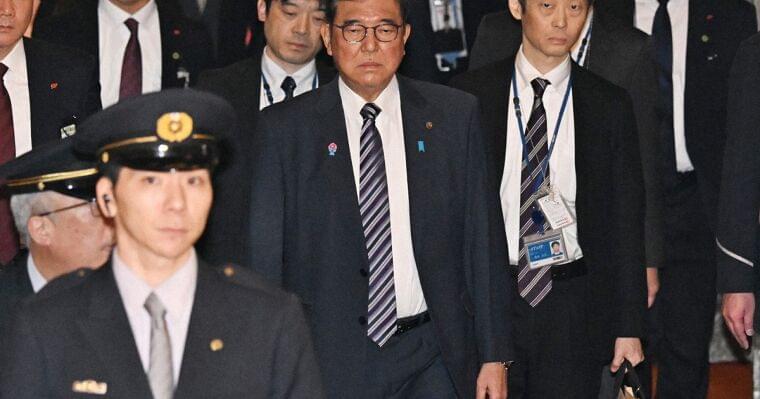 石破首相、小学校給食の無償化「26年度以降、早期に制度化」 | 毎日新聞