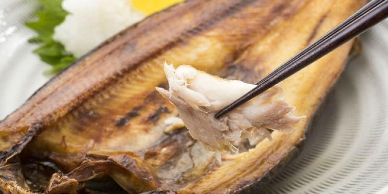 ご飯や唾は効果あるの?魚の骨が喉に刺さった時の正しい対処法 Doctors Me(ドクターズミー)