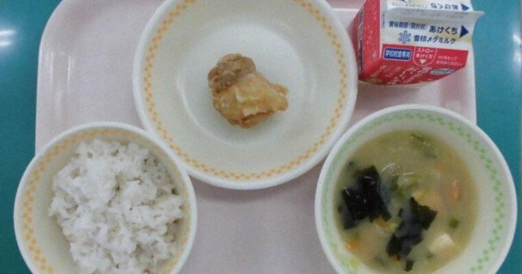 唐揚げ1個… SNSで「貧相」批判の小学校給食 福岡市が改善へ | 毎日新聞