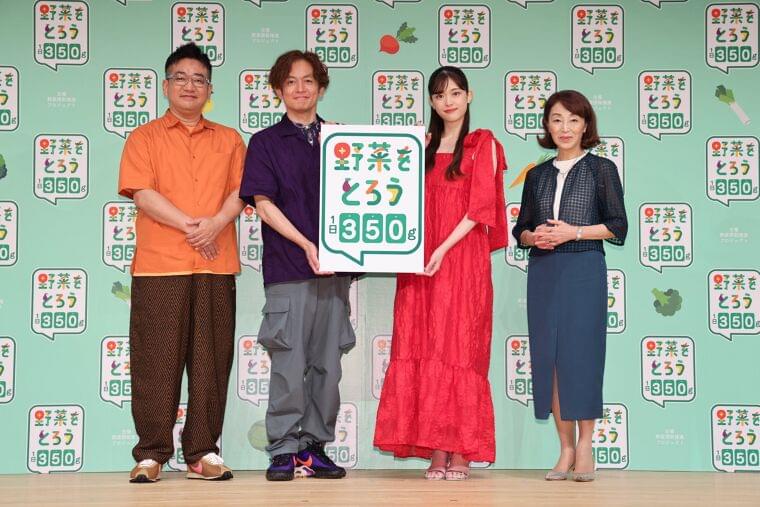 野菜摂取推進プロジェクト　野菜摂取のヒント満載『野菜をとろうフォーラム2025』イベントレポート　なすなかにしさん、松村沙友理さんが、“ナス・にんじん・トマト”の野菜の被り物で登場！ | カゴメ株式会社のプレスリリース