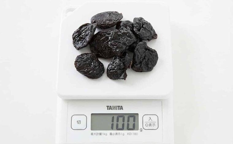 プルーンやレーズンは本当に“鉄が多い果物”か？成分表から検証 -