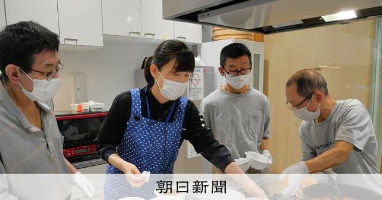包丁もガス台も不要　横浜・寿町の料理教室発、簡単レシピ集 [神奈川県]：朝日新聞