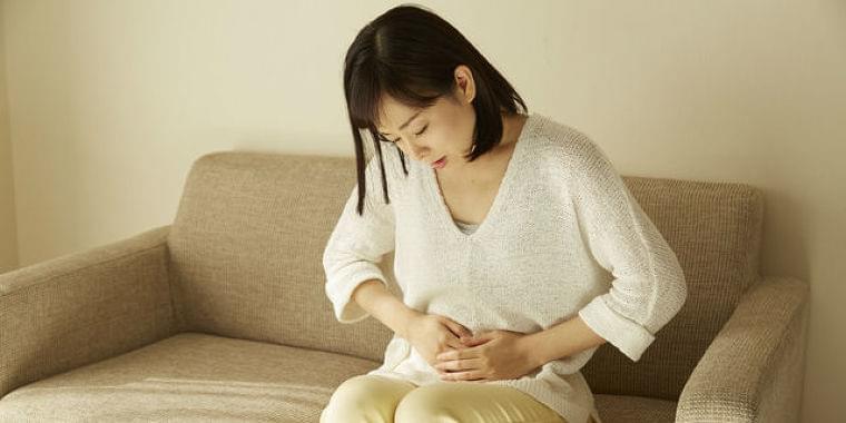 食後の腹痛は危険?アラフォー女性に多い「胆石症」の原因と症状 Doctors Me(ドクターズミー)