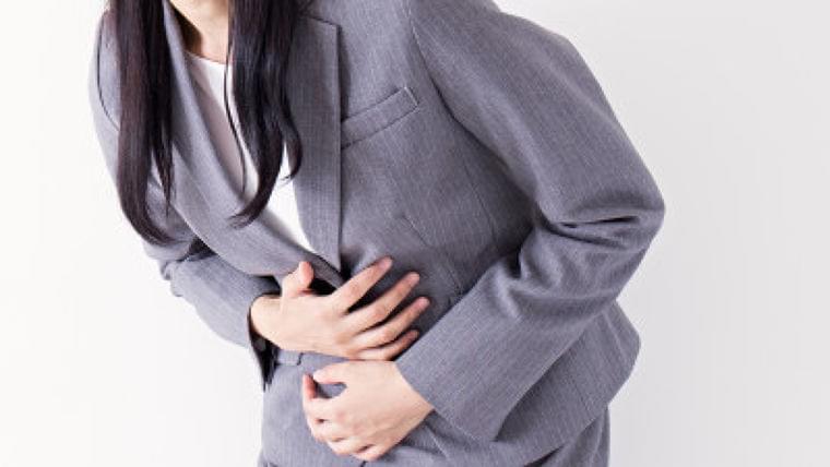「逆流性食道炎」とはどのような症状? 原因や治療法は? | Mocosuku(もこすく)