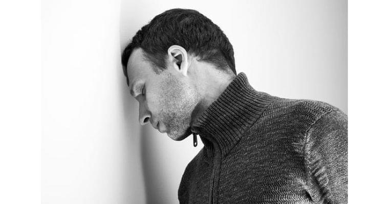 仕事が原因のうつ病が増加傾向 自殺の9割以上は男性|ヘルスUP|NIKKEI STYLE